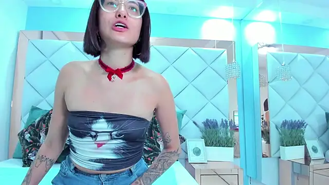 Snapshot of crystalstonee chatting on 16, 3, 2026 crystalstonee online show from 16, 3, 2026