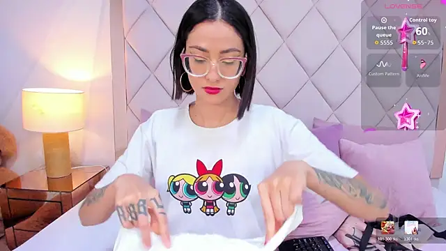 Snapshot of crystalstonee chatting on 2, 4, 2026 crystalstonee online show from 2, 4, 2026