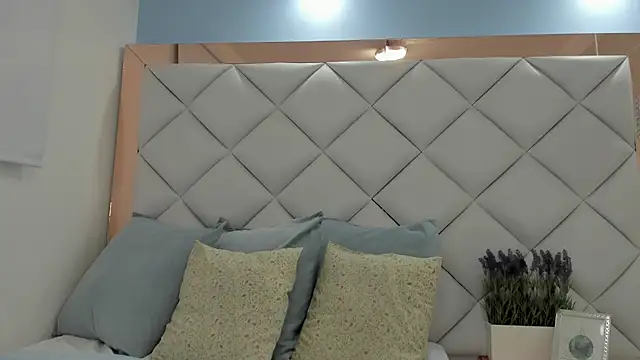 Snapshot of crystalstonee chatting on 13, 4, 2026 crystalstonee online show from 13, 4, 2026