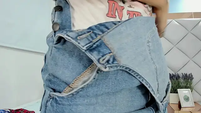 Snapshot of crystalstonee chatting on 14, 4, 2026 crystalstonee online show from 14, 4, 2026