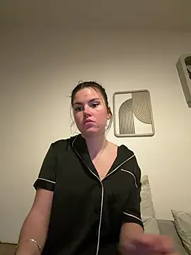 Snapshot of kiaraaaa75 chatting on 14, 4, 2026 kiaraaaa75 online show from 14, 4, 2026