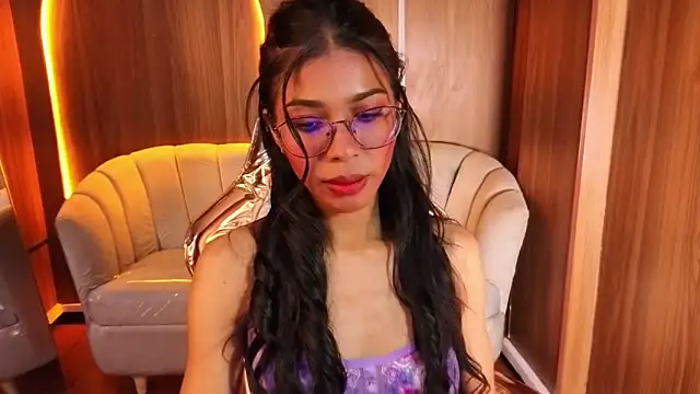 Snapshot of Alina_b_ chatting on 6, 5, 2026 Alina b online show from 6, 5, 2026