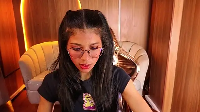 Snapshot of Alina_b_ chatting on 9, 5, 2026 Alina b online show from 9, 5, 2026
