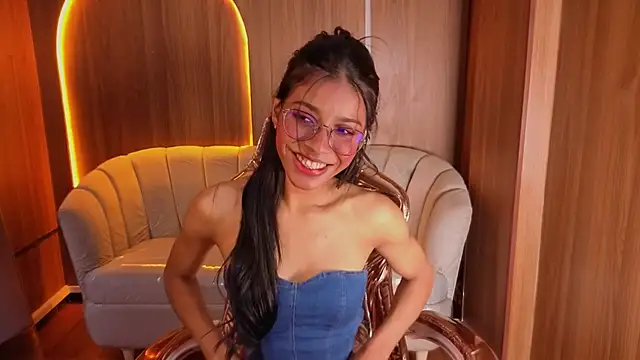 Snapshot of Alina_b_ chatting on 15, 5, 2026 Alina b online show from 15, 5, 2026