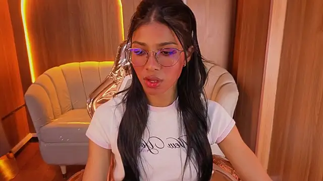 Snapshot of Alina_b_ chatting on 26, 5, 2026 Alina b online show from 26, 5, 2026