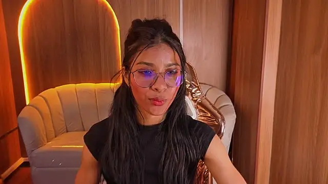 Snapshot of Alina_b_ chatting on 27, 5, 2026 Alina b online show from 27, 5, 2026