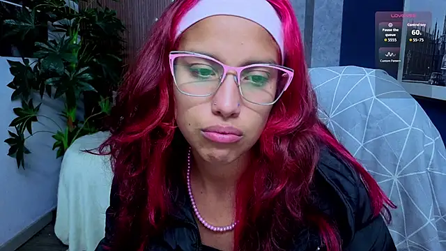 Snapshot of saphire_ chatting on 22, 4, 2026 saphire online show from 22, 4, 2026