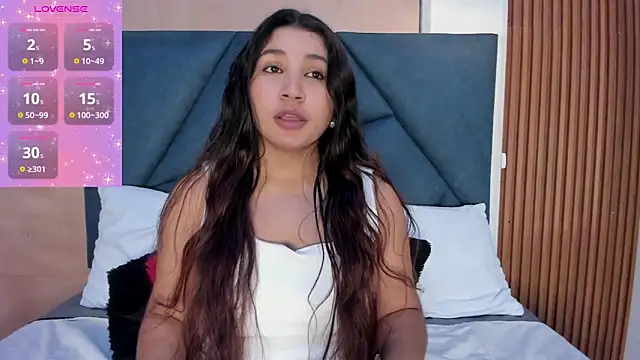 Snapshot of Victoria_Rosee chatting on 7, 4, 2026 Victoria Rosee online show from 7, 4, 2026