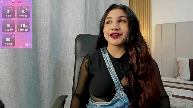 Snapshot of Victoria_Rosee chatting on 11, 4, 2026 Victoria Rosee online show from 11, 4, 2026
