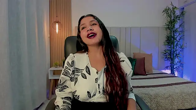 Snapshot of Victoria_Rosee chatting on 28, 4, 2026 Victoria Rosee online show from 28, 4, 2026