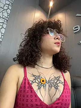 Snapshot of luci_butterfly chatting on 4, 2, 2026 luci butterfly online show from 4, 2, 2026