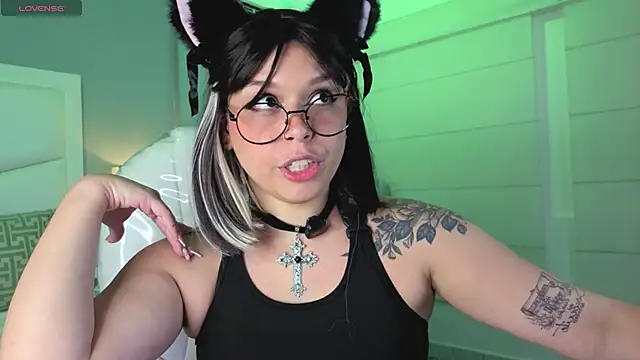 Snapshot of THALIA_13 chatting on 2, 10, 2025 THALIA 13 online show from 2, 10, 2025