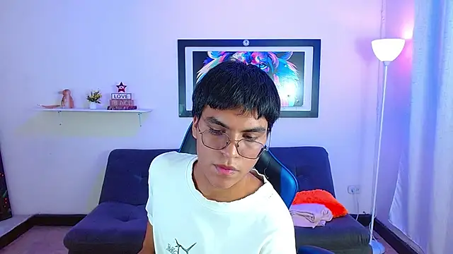 Snapshot of Maecum18 chatting on 5, 5, 2026 Maecum18 online show from 5, 5, 2026