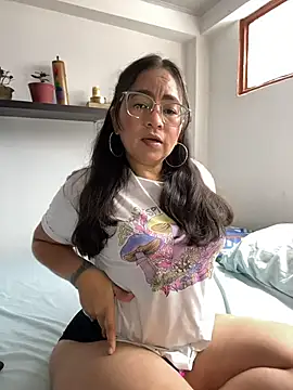 Snapshot of alisbloom chatting on 5, 2, 2026 alisbloom online show from 5, 2, 2026