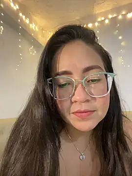 Snapshot of alisbloom chatting on 8, 3, 2026 alisbloom online show from 8, 3, 2026