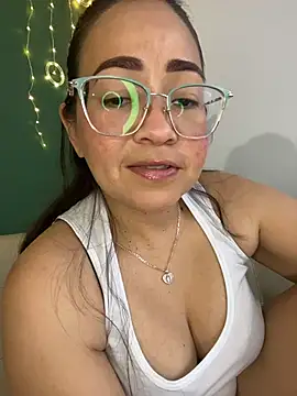 Snapshot of alisbloom chatting on 13, 3, 2026 alisbloom online show from 13, 3, 2026