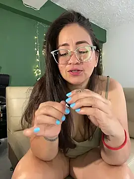 Snapshot of alisbloom chatting on 17, 3, 2026 alisbloom online show from 17, 3, 2026
