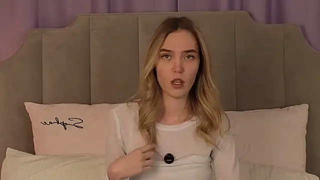 NikkiRyx online show from 15, 4, 2026