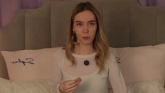 NikkiRyx online show from 15, 4, 2026