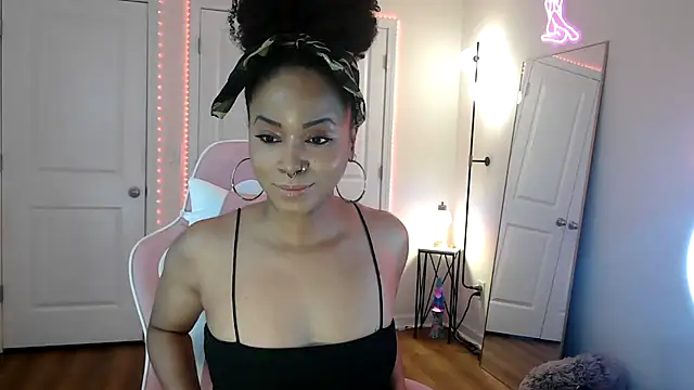 Snapshot of JazmineFoxx chatting on 2, 4, 2026 JazmineFoxx online show from 2, 4, 2026