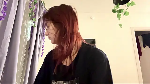 Snapshot of LunaMacky chatting on 8, 2, 2026 LunaMacky online show from 8, 2, 2026