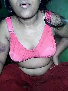 Snapshot of Romantic-Couple999 chatting on 3, 4, 2026 Romantic-Couple999 online show from 3, 4, 2026