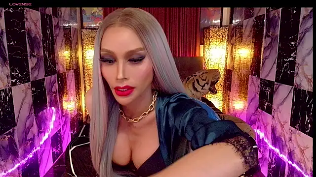 Snapshot of SeductiveSamanthaTS chatting on 14, 5, 2026 SeductiveSamanthaTS online show from 14, 5, 2026