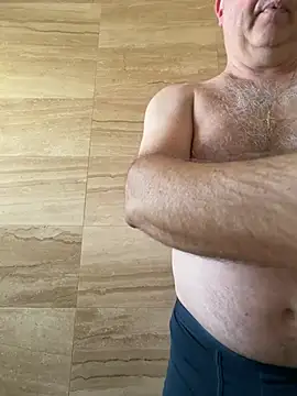 Snapshot of YachtCaptain10 chatting on 12, 4, 2026 YachtCaptain10 online show from 12, 4, 2026