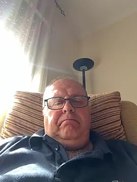 Snapshot of YachtCaptain10 chatting on 15, 4, 2026 YachtCaptain10 online show from 15, 4, 2026