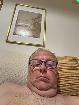 Snapshot of YachtCaptain10 chatting on 24, 4, 2026 YachtCaptain10 online show from 24, 4, 2026