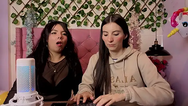 Snapshot of Valkiria-and-Dione chatting on 11, 4, 2026 Valkiria-and-Dione online show from 11, 4, 2026