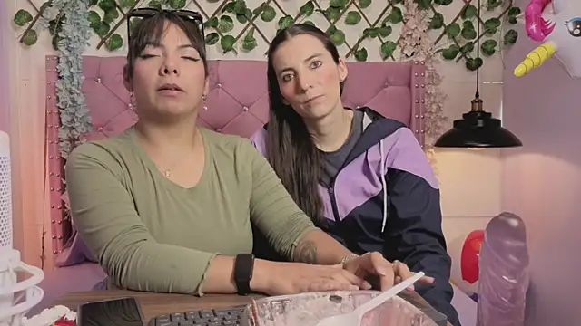 Snapshot of Valkiria-and-Dione chatting on 16, 4, 2026 Valkiria-and-Dione online show from 16, 4, 2026