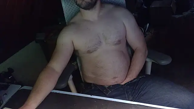 Snapshot of under_the_desk40 chatting on 23, 4, 2026 under the desk40 online show from 23, 4, 2026