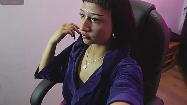 Snapshot of mia_bloom2 chatting on 6, 5, 2026 mia bloom2 online show from 6, 5, 2026