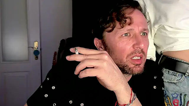 Snapshot of Virale chatting on 15, 3, 2026 Virale online show from 15, 3, 2026