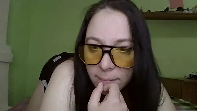 Snapshot of MillaSourety chatting on 5, 2, 2026 MillaSourety online show from 5, 2, 2026