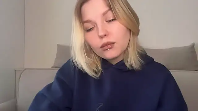 Snapshot of Ophelia_Ritz chatting on 3, 4, 2026 Ophelia Ritz online show from 3, 4, 2026