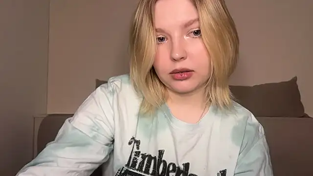 Snapshot of Ophelia_Ritz chatting on 4, 4, 2026 Ophelia Ritz online show from 4, 4, 2026