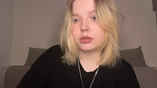 Snapshot of Ophelia_Ritz chatting on 5, 4, 2026 Ophelia Ritz online show from 5, 4, 2026