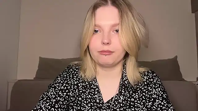 Snapshot of Ophelia_Ritz chatting on 6, 4, 2026 Ophelia Ritz online show from 6, 4, 2026