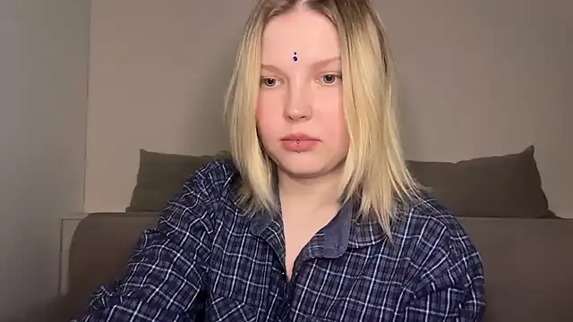 Snapshot of Ophelia_Ritz chatting on 10, 4, 2026 Ophelia Ritz online show from 10, 4, 2026