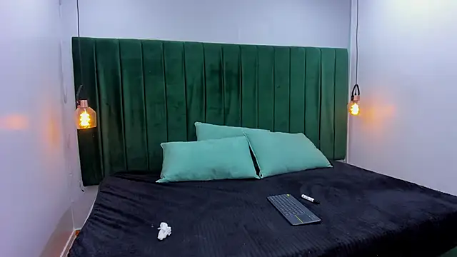 Snapshot of Amber-Horney chatting on 13, 4, 2026 Amber-Horney online show from 13, 4, 2026