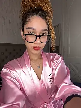 Sienna brunette online show from 18, 3, 2026