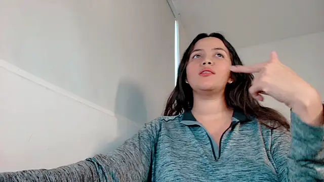 Snapshot of paulina_ponce chatting on 8, 4, 2026 paulina ponce online show from 8, 4, 2026
