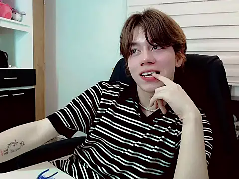 Snapshot of duvisex19 chatting on 5, 4, 2026 duvisex19 online show from 5, 4, 2026