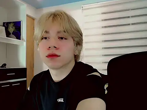 Snapshot of duvisex19 chatting on 24, 4, 2026 duvisex19 online show from 24, 4, 2026