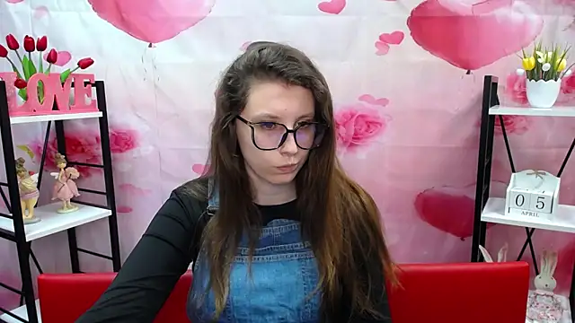 LilianaShine online show from 5, 4, 2026