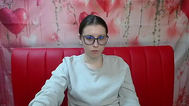 Snapshot of LilianaShine chatting on 13, 5, 2026 LilianaShine online show from 13, 5, 2026