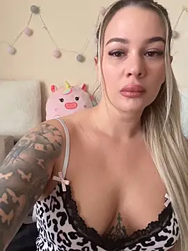 Snapshot of sexybatwomen33 chatting on 7, 3, 2026 sexybatwomen33 online show from 7, 3, 2026