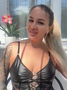 Snapshot of sexybatwomen33 chatting on 8, 4, 2026 sexybatwomen33 online show from 8, 4, 2026